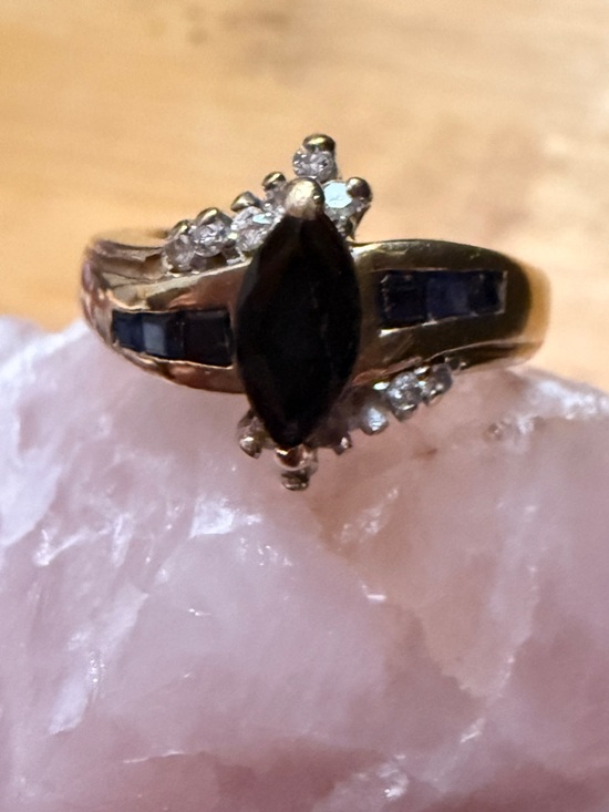 Vintage 10 karat yellow gold, Sapphire, and Diamond ring Sz 7 - Picture 10 of 17